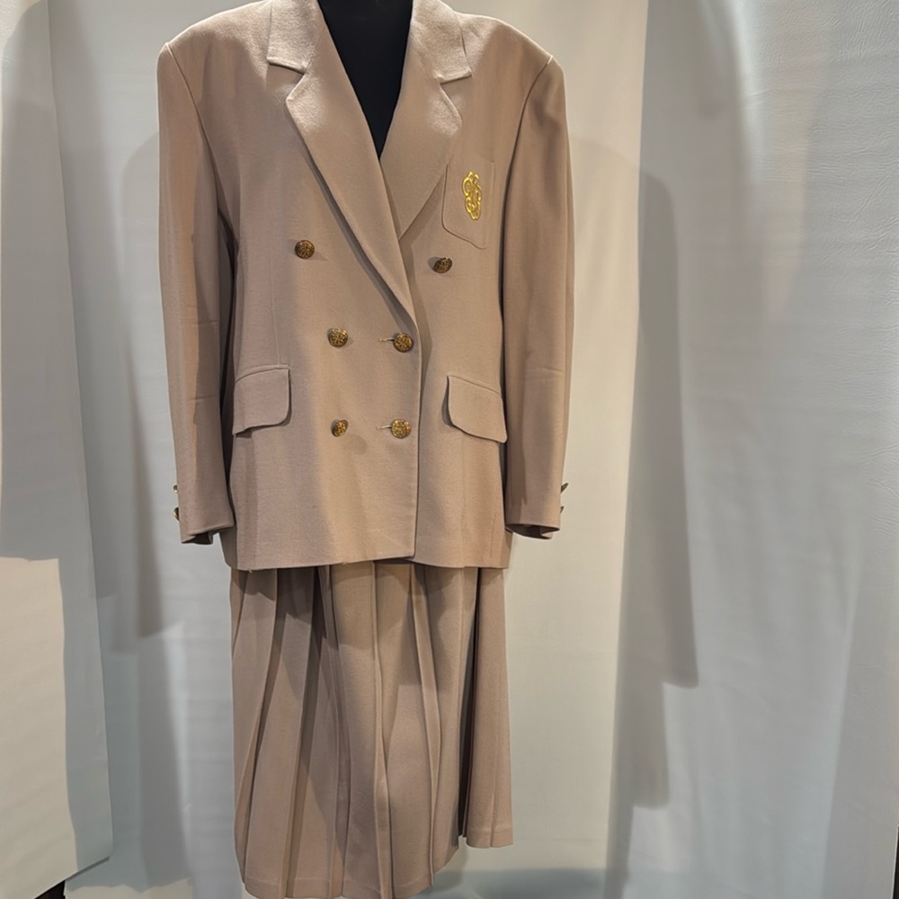 Allison Gail Skirt Suit, size 22 color Tan with gold accents and buttons